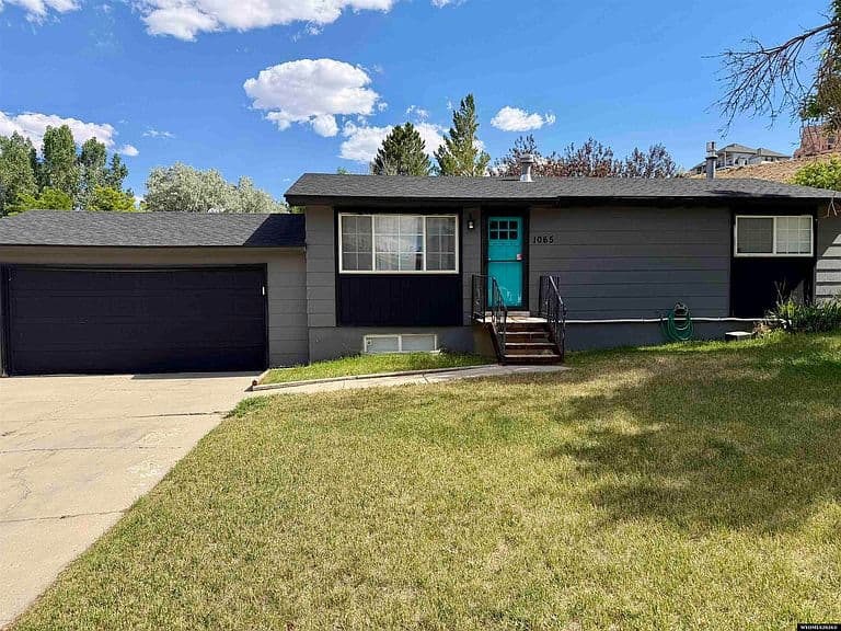 1065 Indian Hills Dr photo 3