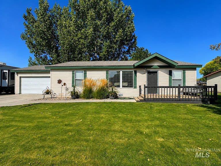 658 Crocus Ln photo 1