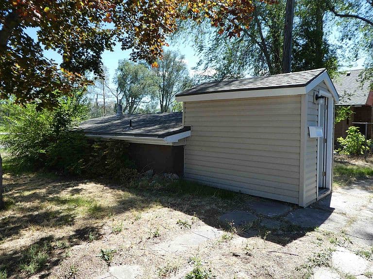 597 Wayne Ave photo 3