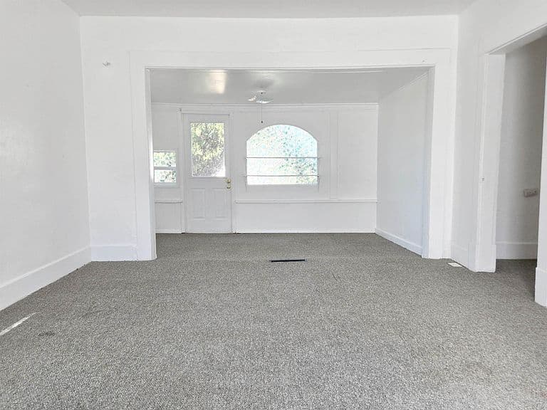 194 Jackson St photo 2