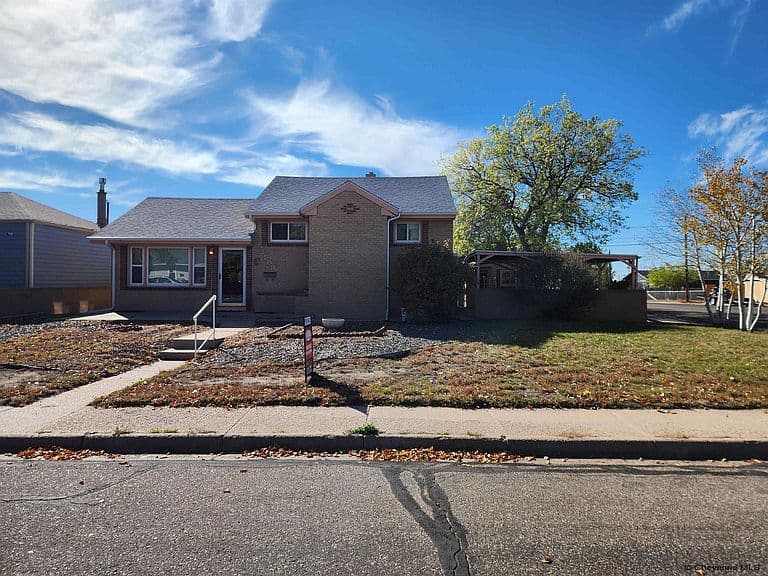 2503 E 10th St photo 2
