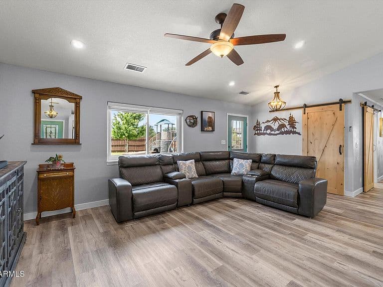 7675 ALMA Road photo 4