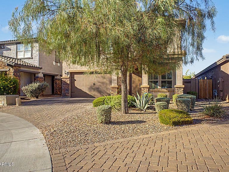 1724 W BONANZA Drive photo 4