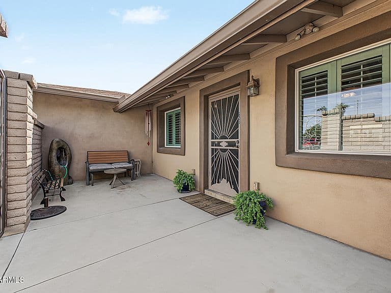 2647 E CANNON Drive photo 3