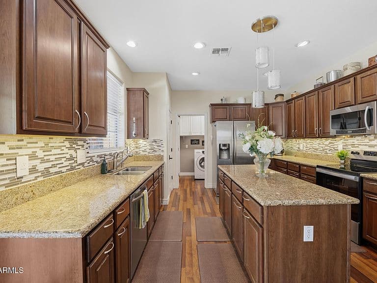 15958 W MOHAVE Street photo 3