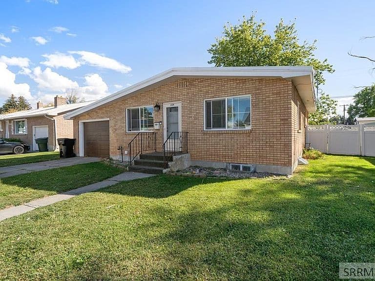 239 Ramona Ave photo 1