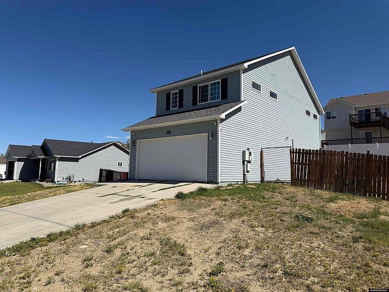 2455 Fairdale Ave photo 2