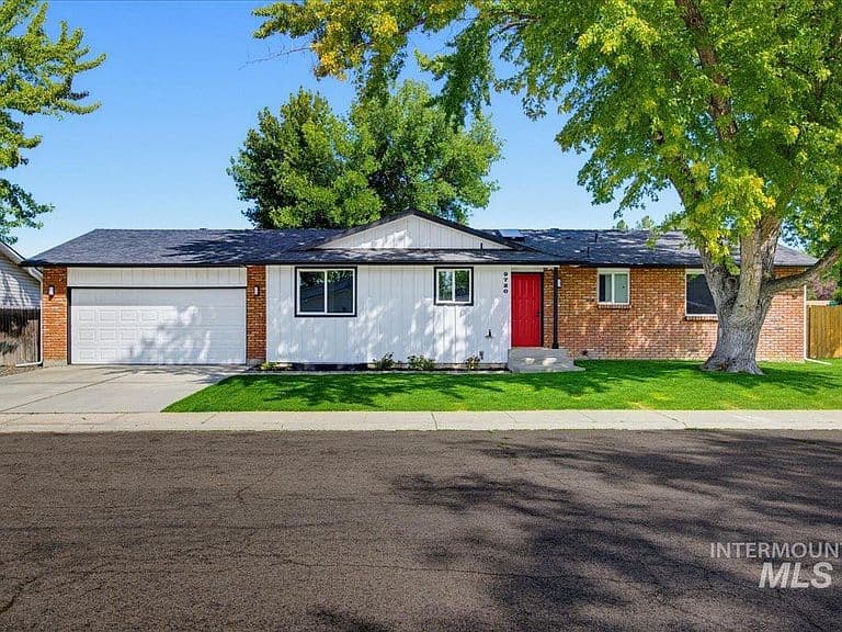 9720 W Whirlaway Dr photo 2