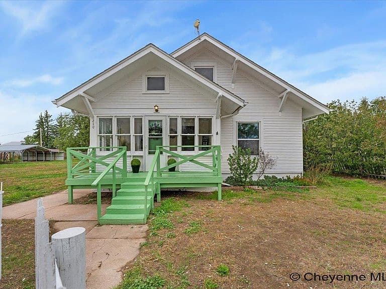 210 S Prairie Ave photo 3