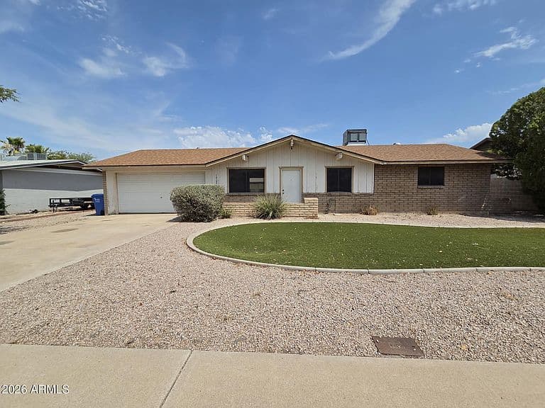 1708 W MICHELLE Drive photo 1