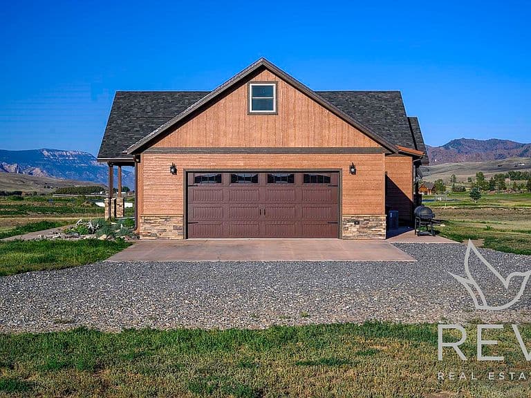 108 Stillwater Dr photo 4