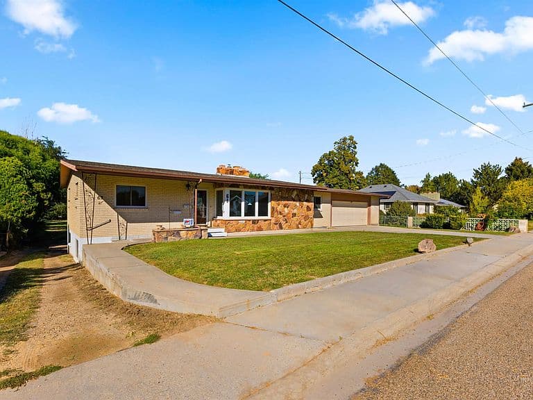 61 S Canyon St photo 3