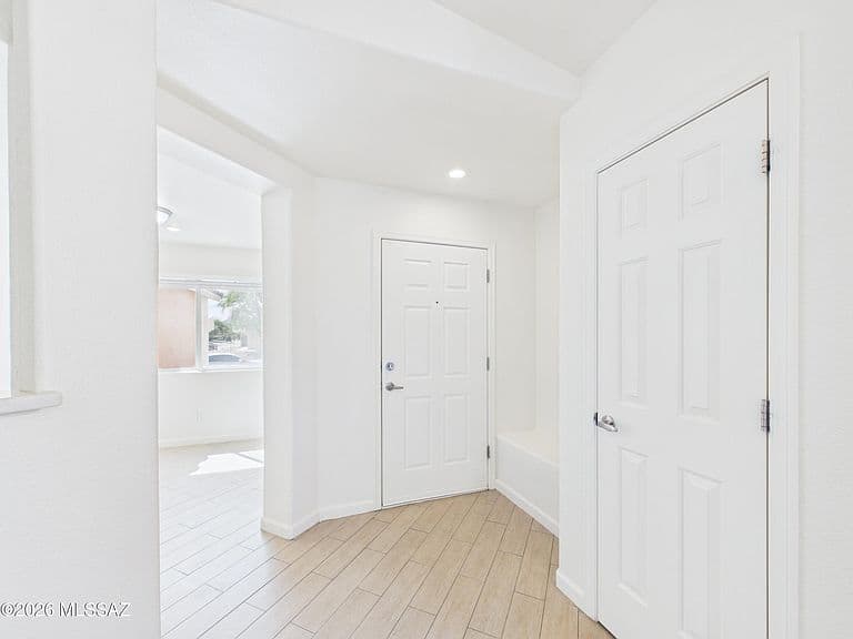 2136 W Frostwood Ln photo 2