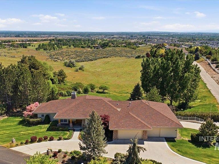 9547 W Golden View Dr photo 2