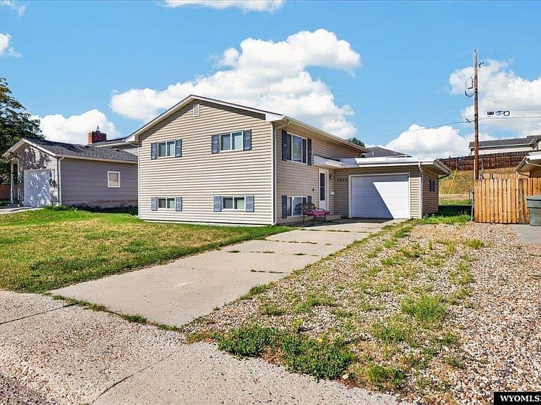 2030 Glendale Ave photo 1