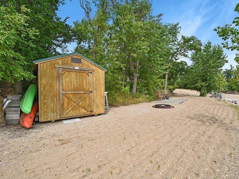 817 Oakwood Dr photo 4