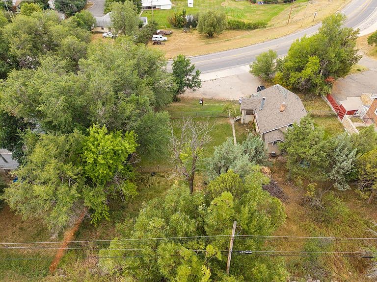 1035 W Loucks St photo 1