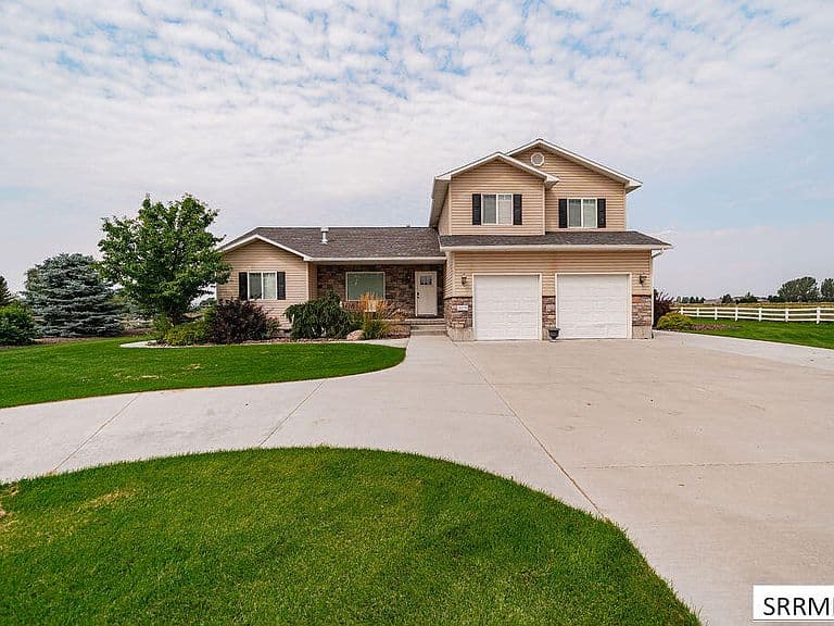 1079 N 2700 W photo 1