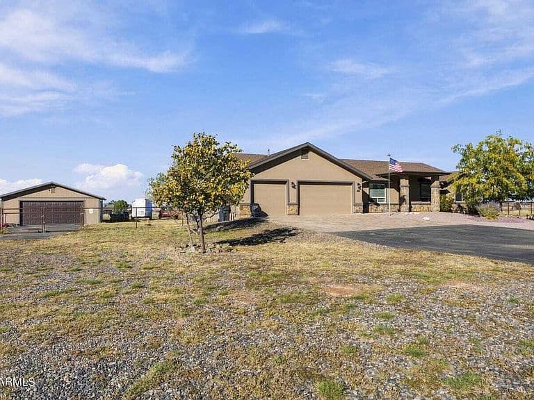 11300 N RETRIEVER Lane photo 2