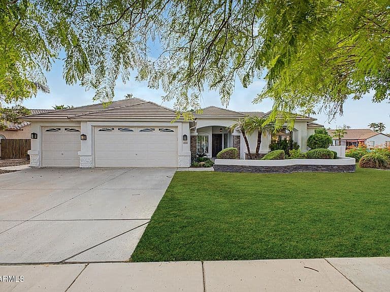 4926 S VERBENIA Place photo 2