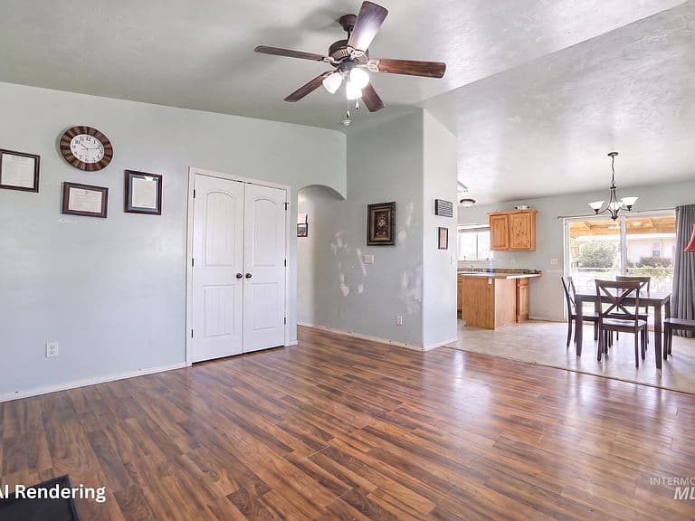228 E Avenue D photo 3