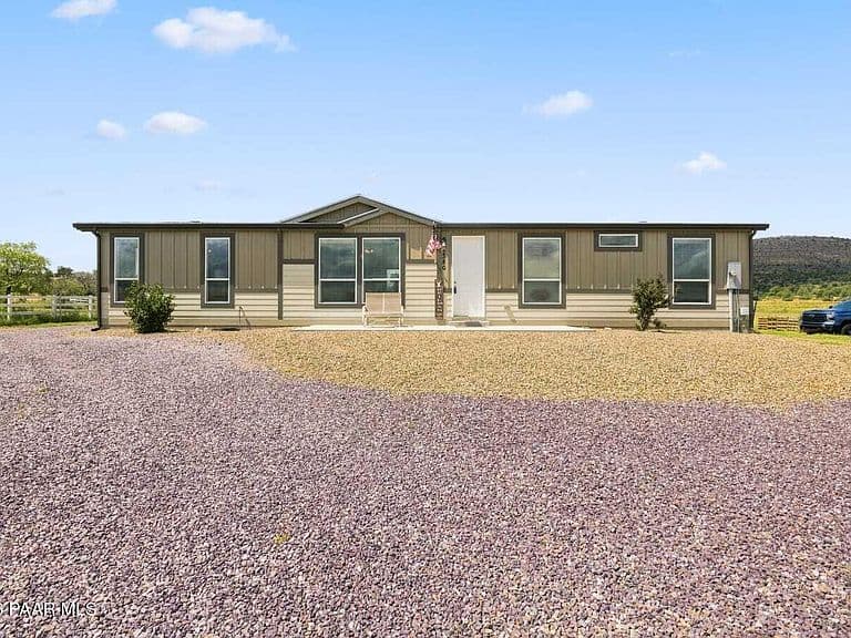 2380 N Cherokee Dr photo 3