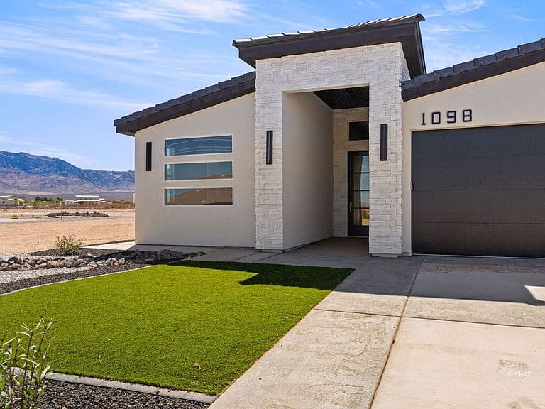 1098 E Las Vegas Way photo 4