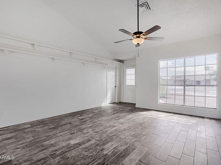 6910 W MOUNTAIN VIEW Road photo 4