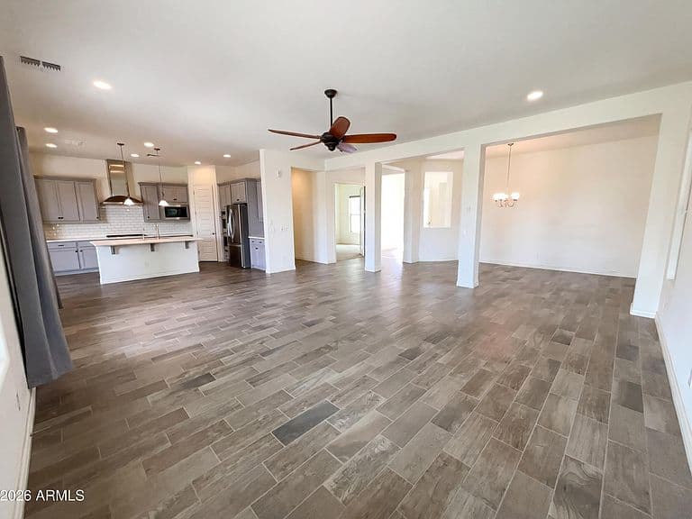 2312 E SUSAN Drive photo 3
