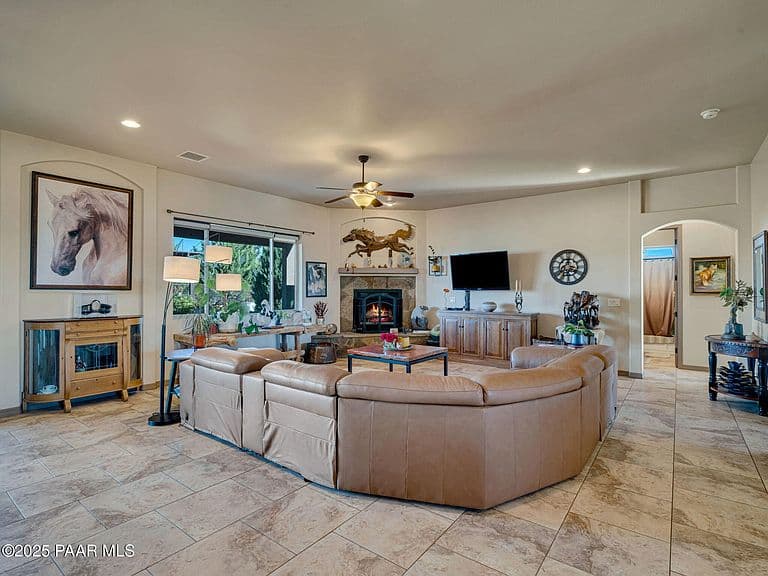 8833 N Grass Valley Ln photo 5
