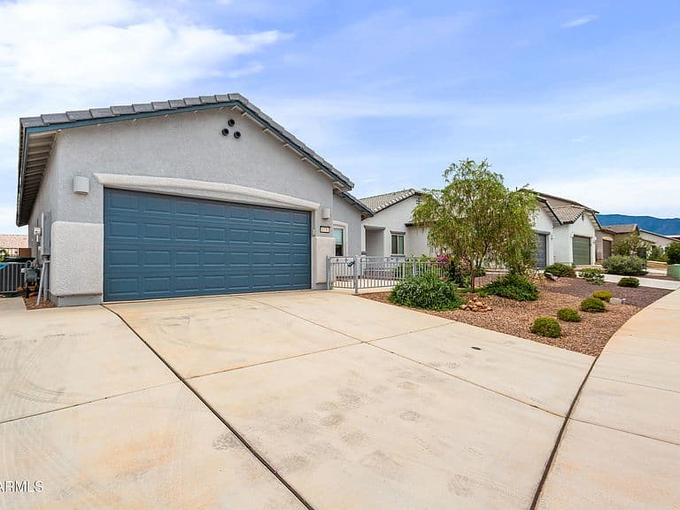 4336 DEANNA Drive photo 2