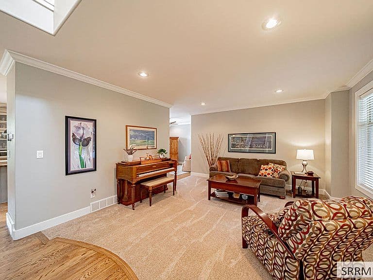2035 Irene Ln photo 3
