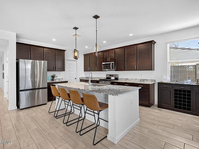 728 W MAGENA Drive photo 3