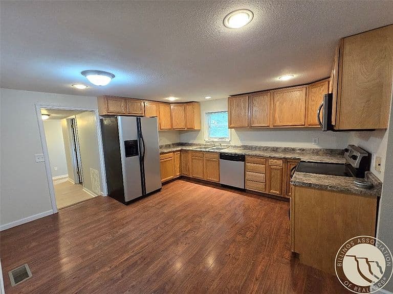 302 S 8th St E photo 5
