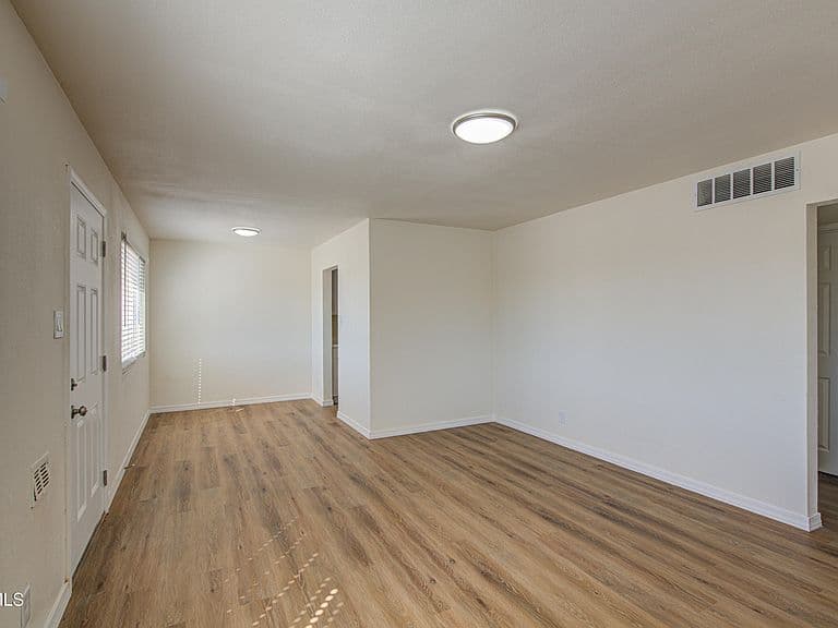 680 W RAYMOND Street photo 5