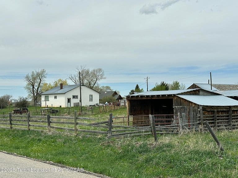 5775 N 500 W photo 2
