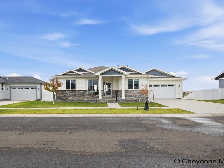 1327 Jack Ln photo 1