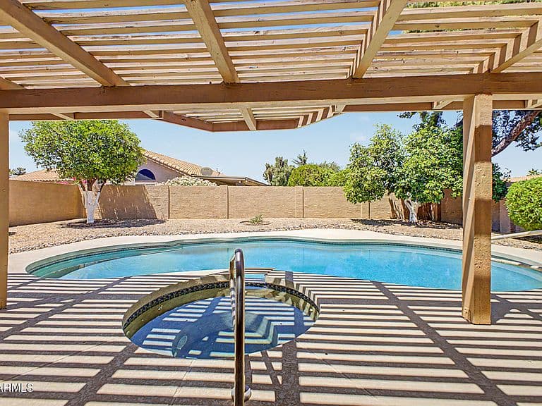 9146 W ORAIBI Drive photo 5