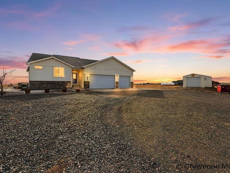 2052 Zelma Dr photo 1