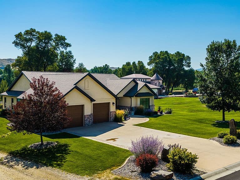 49 Club House Dr photo 2