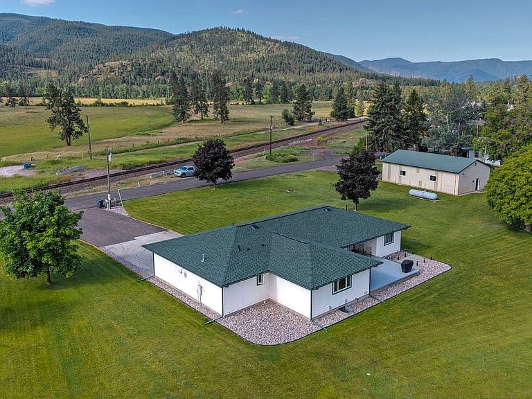 23588 Mullan Rd photo 1