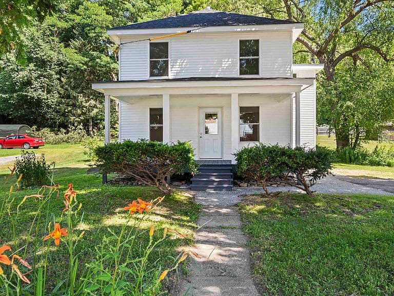 15 Sunset Avenue photo 2