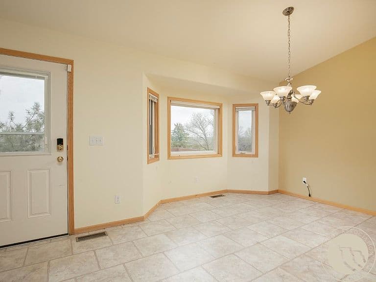 2408 Brook Hollow Dr photo 5