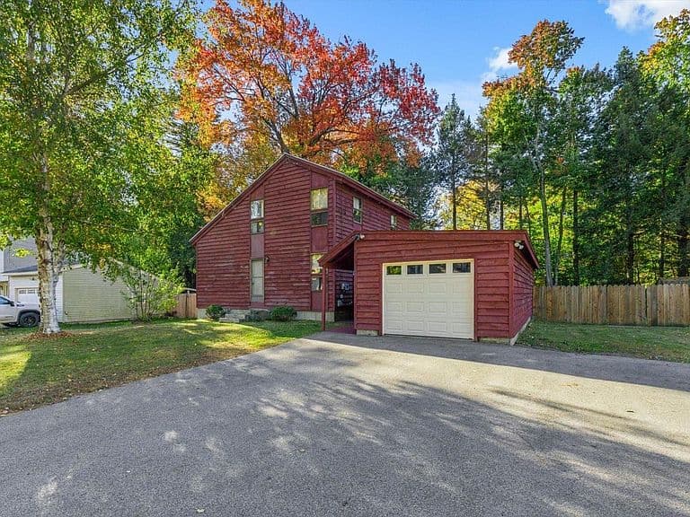 66 Robbins Road photo 2