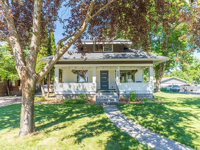 540 Pine Ave photo 1