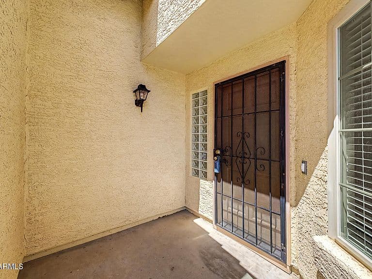 2394 W PARK Avenue photo 3