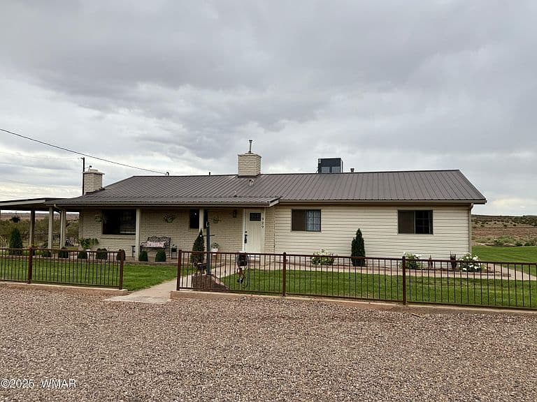 929 E Willow Ln photo 2