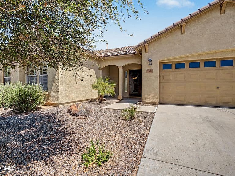 2922 E ELEANA Lane photo 5