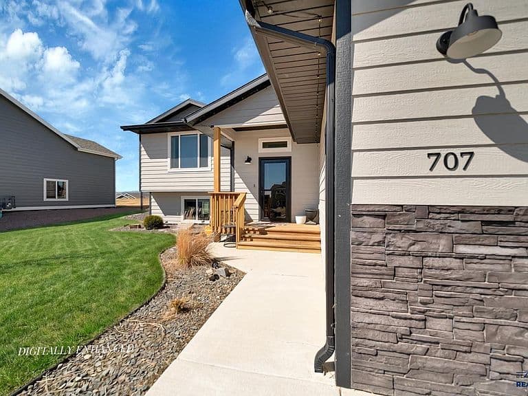 707 Summerfield Dr photo 3