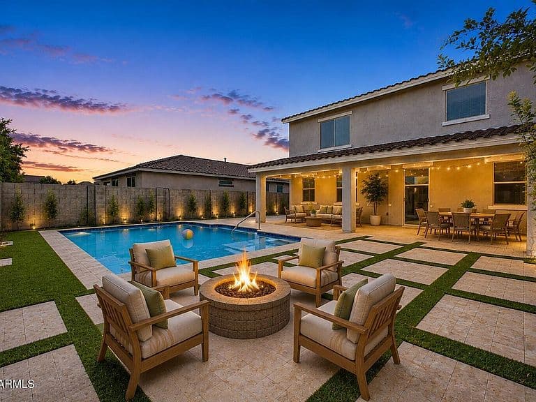 2318 W ALICIA Drive photo 1